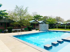 Piscina externa sazonal