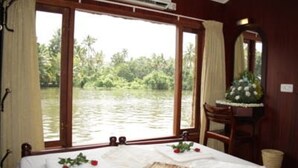Nhà Duplex tiện nghi đơn giản, 3 phòng ngủ, quang cảnh hồ | 3 phòng ngủ, bàn, giường gấp/giường phụ (phụ phí) 