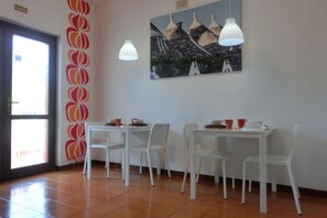 Tägliches inbegriffenes kontinentales Frühstück