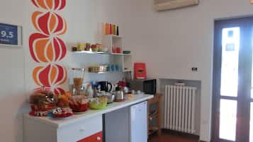 Free daily continental breakfast