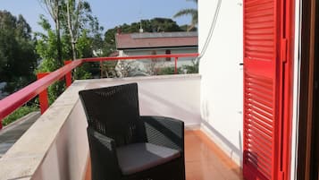 Deluxe Room, Balcony | Balcony