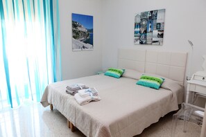 Hypo-allergenic bedding, down duvets, pillow-top beds, in-room safe - B&B Palazzo Scaramella (Salerno)