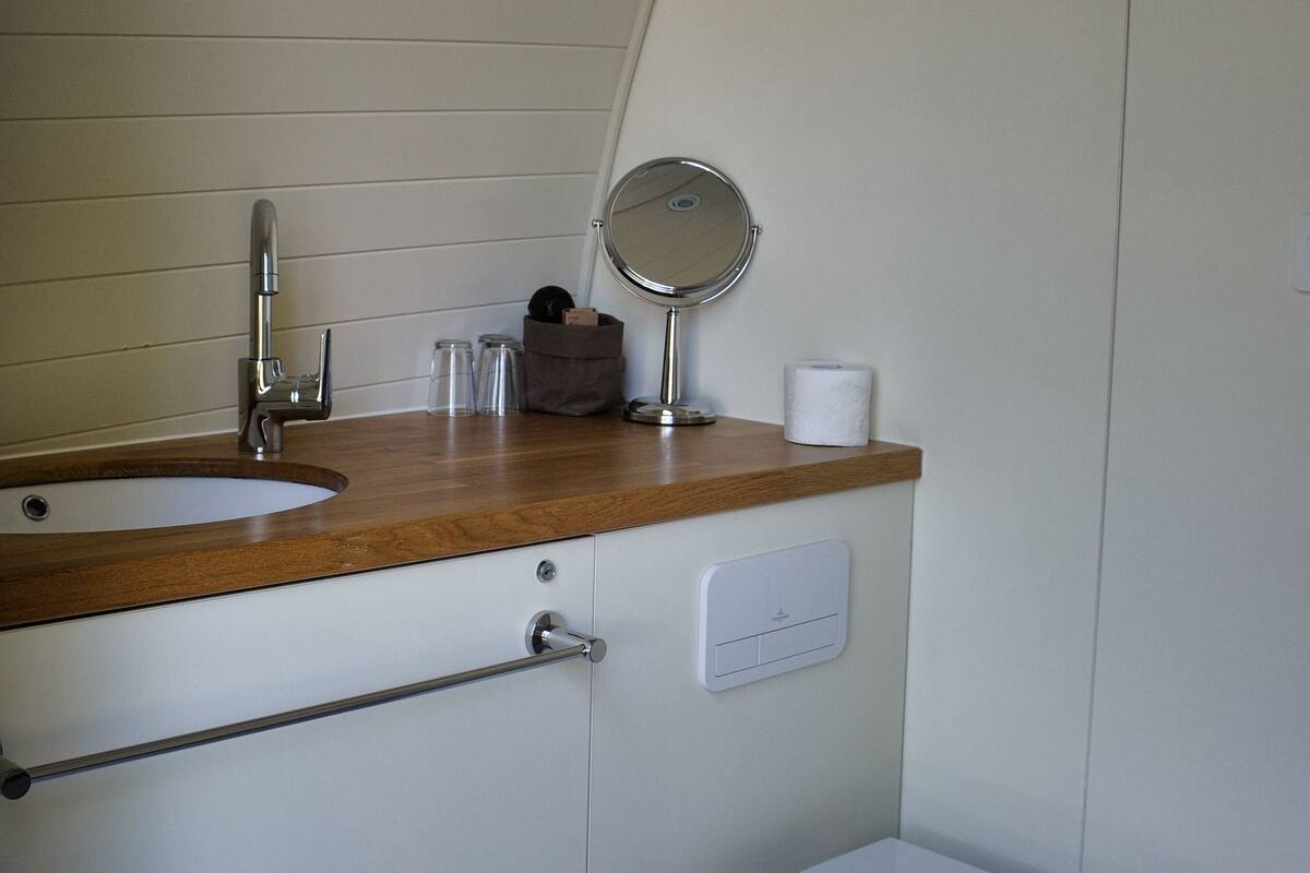 triple room | bathroom | shower, free toiletries, hair dryer, towels