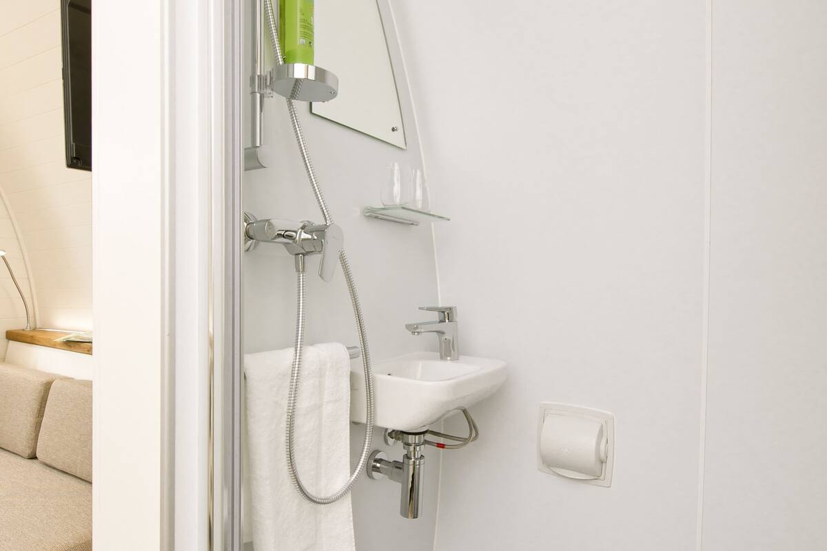 twin room | interior detail