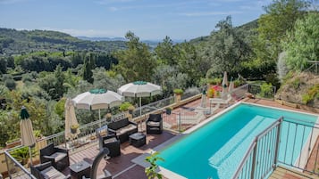 Seasonal outdoor pool, pool umbrellas, sun loungers