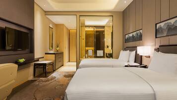 迷你吧、客房内保险箱、办公桌、笔记本电脑工作区