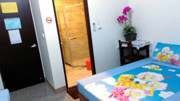 Double Room | Bathroom | Shower, free toiletries, hair dryer, slippers