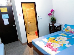 Double Room | Bathroom | Shower, free toiletries, hair dryer, slippers - On The Side of The Water (Dongshan)
