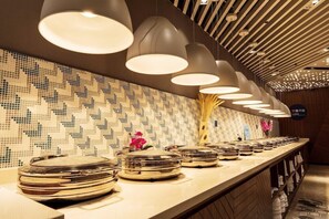 Unclassified image, 5 of 47, button