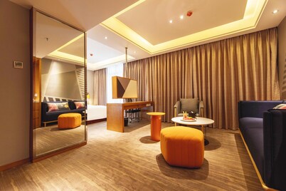 Holiday Inn Express DaoCheng Yading