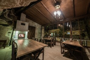 Terrace/patio - Konak Bezirhane Cave Otel (Ürgüp)