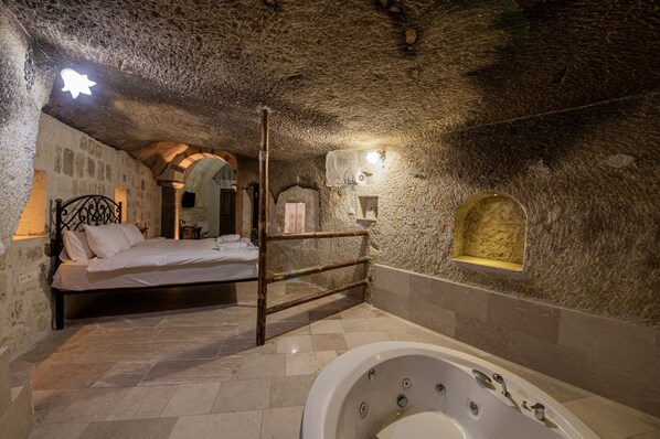 Työpöytä, silitysrauta/-lauta, ilmainen Wi-Fi, vuodevaatteet