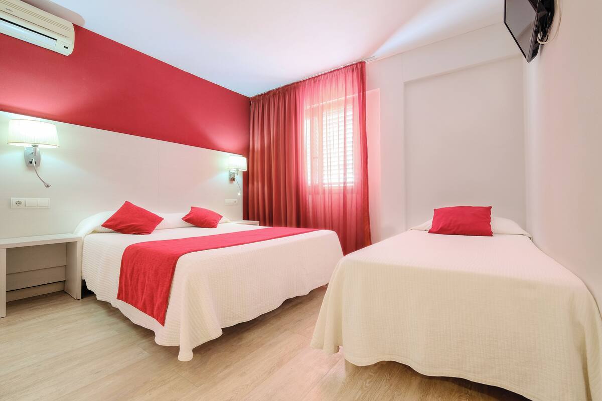 In-room safe, free WiFi