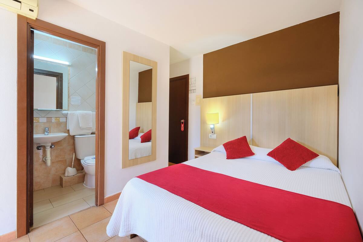 In-room safe, free WiFi