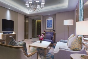 Down duvets, minibar, individually decorated, individually furnished