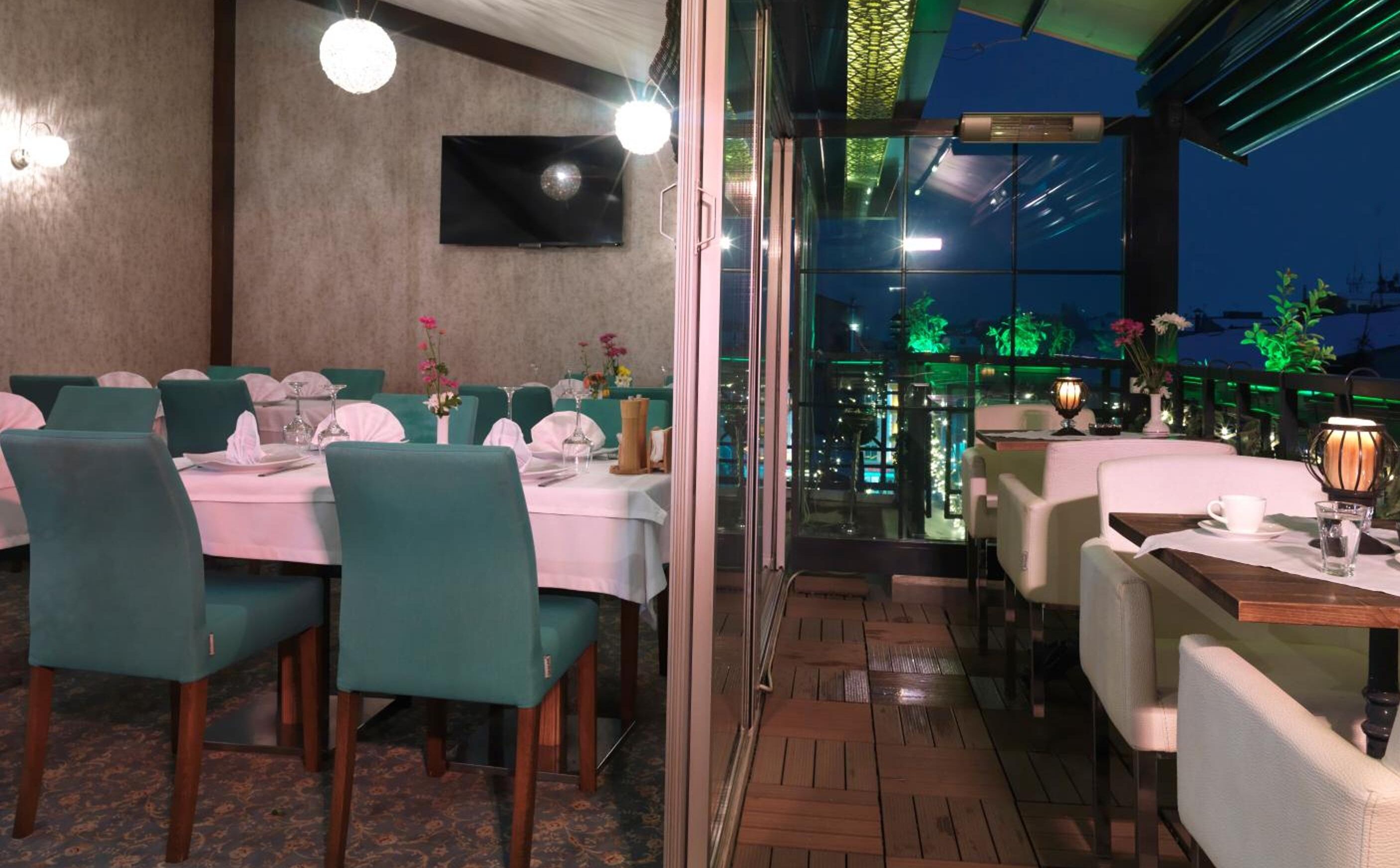 breakfast, lunch and dinner served