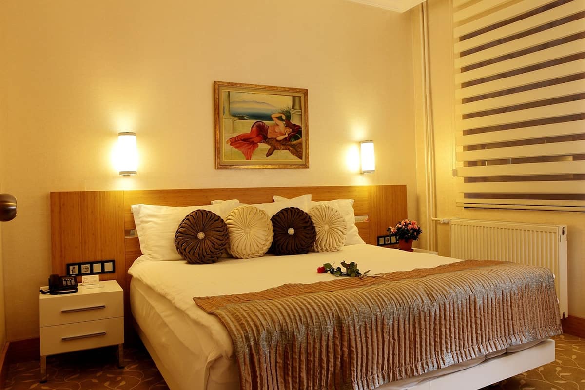 minibar, in-room safe, desk, laptop workspace