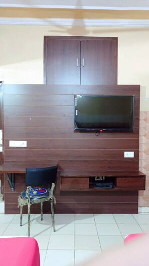 Habitación Premium, 2 camas dobles, vistas a la ciudad | Servicio de la habitación