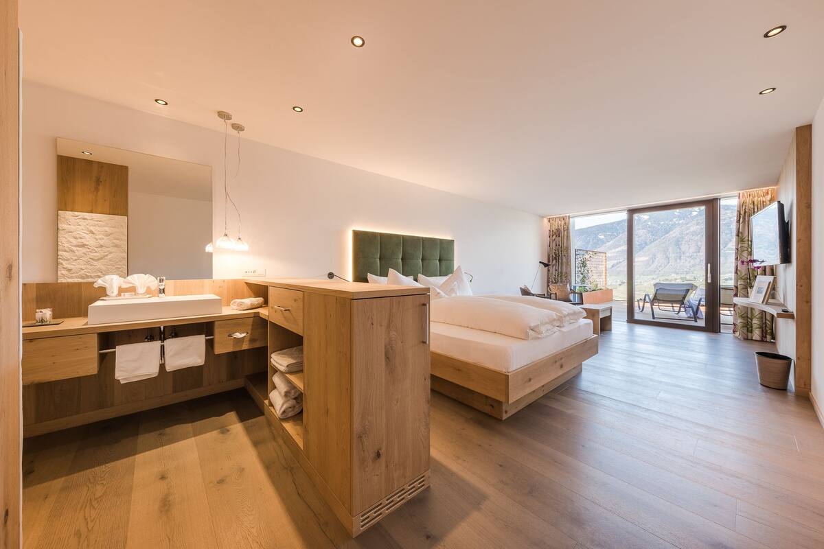 Junior Studio, 1 Double Bed, Patio | Premium bedding, minibar, in-room safe, desk