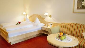 Habitación doble estándar | Ropa de cama de alta calidad y minibar