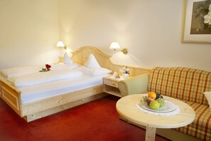 Habitación estándar doble | Ropa de cama de alta calidad, minibar, caja fuerte y escritorio