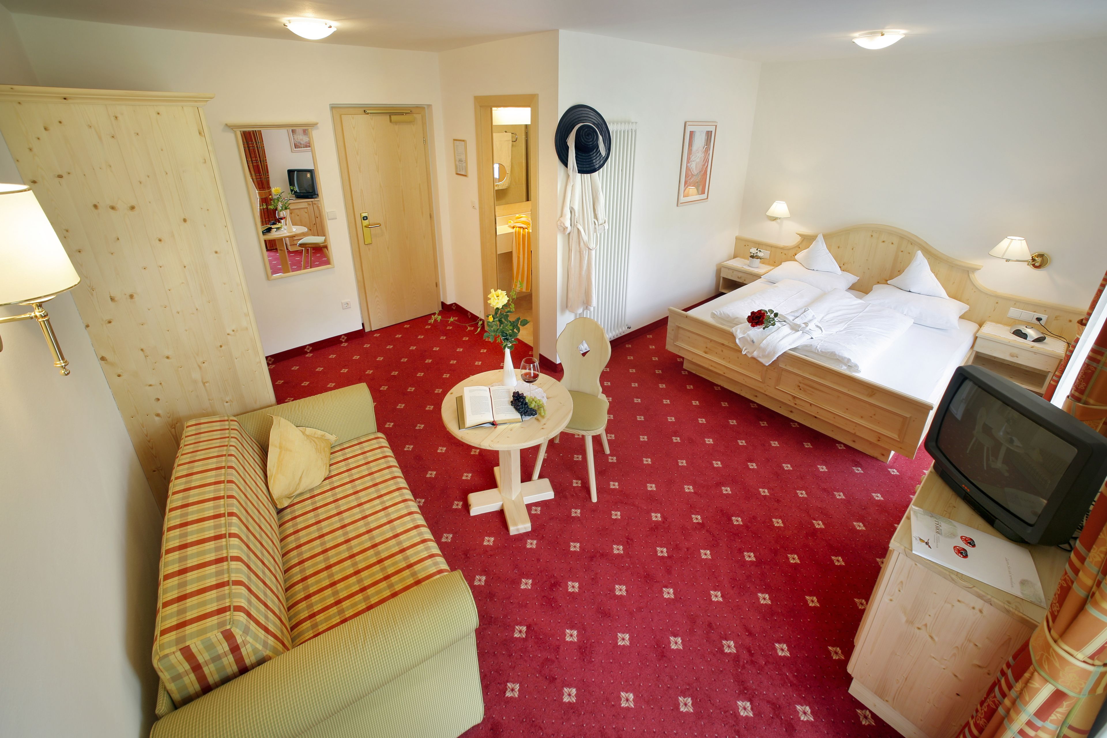 Standard-Doppelzimmer | Hochwertige Bettwaren, Minibar, Zimmersafe, Schreibtisch