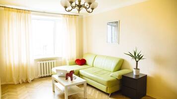 Apartment, 2 Schlafzimmer | Wohnzimmer | Flachbildfernseher