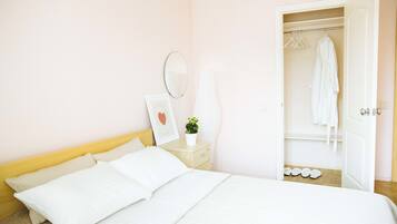 Apartment, 2 Schlafzimmer | 1 Schlafzimmer, hochwertige Bettwaren, Schreibtisch