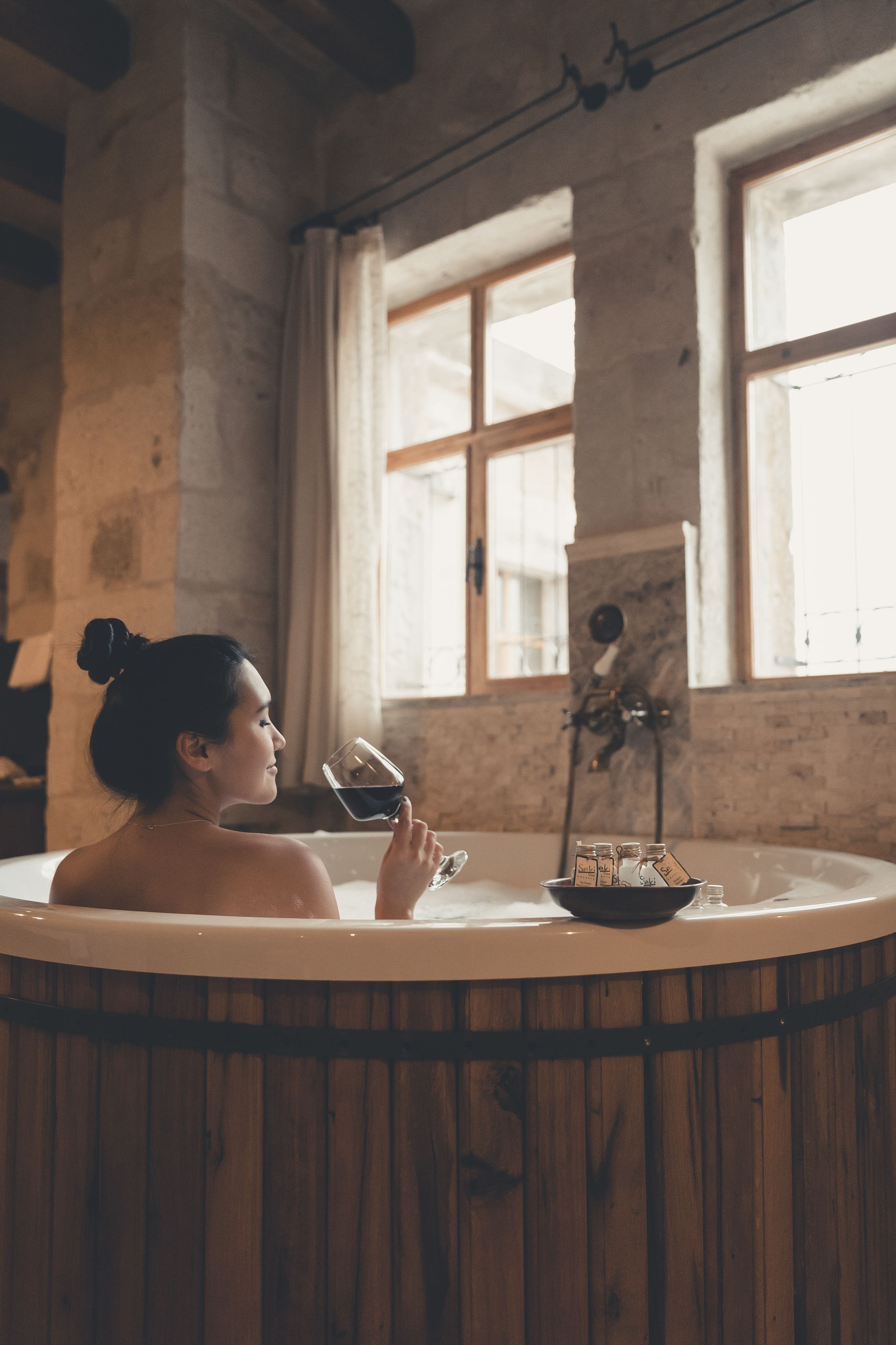 presidential room, balcony, valley view | bathroom | designer toiletries, hair dryer, slippers, bidet