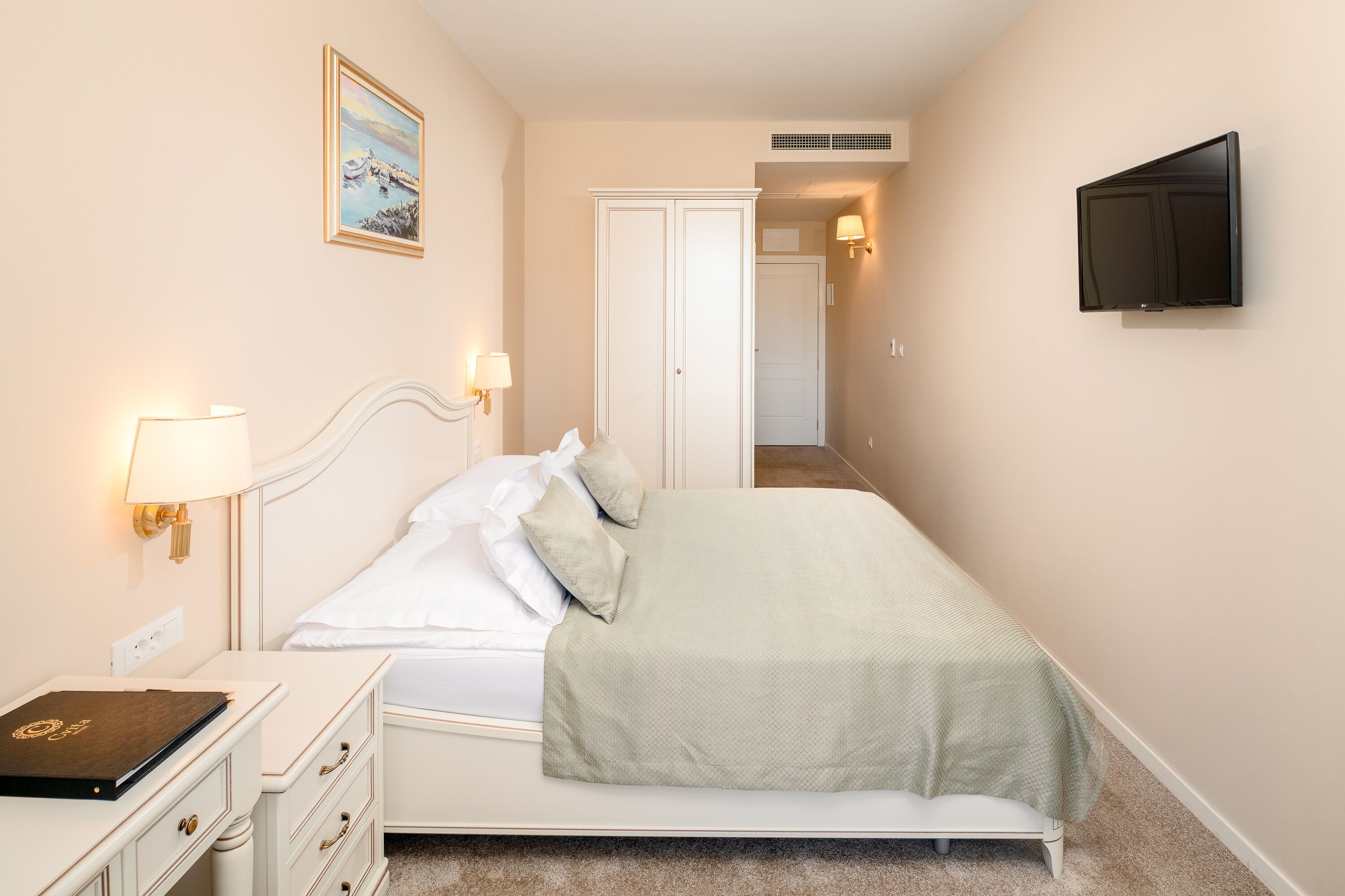 single room | 1 bedroom, egyptian cotton sheets, premium bedding, down duvets