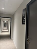 Bureau, chambres insonorisées, Wi-Fi gratuit, draps fournis