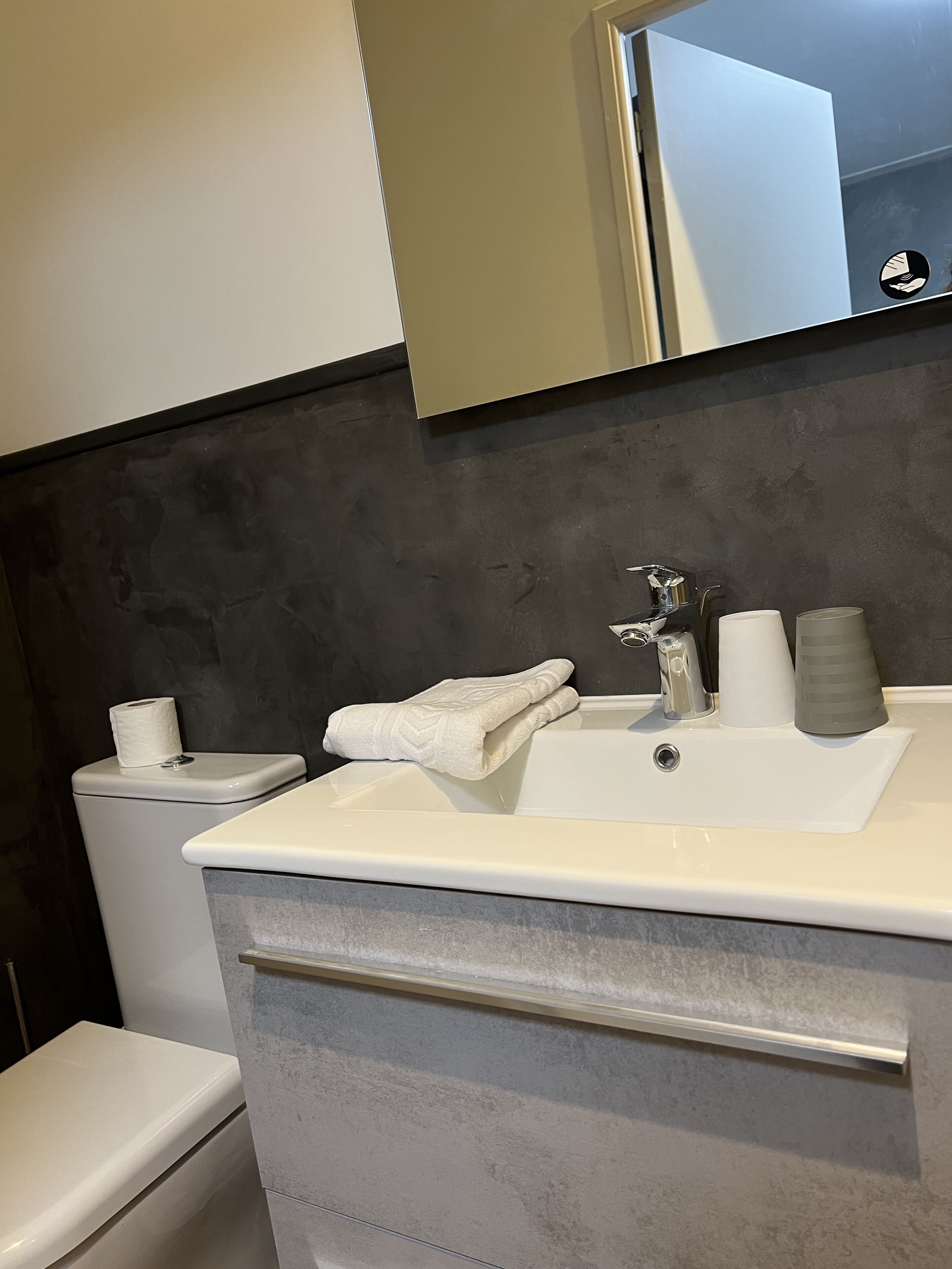 double room | bathroom | shower, free toiletries, hair dryer, towels