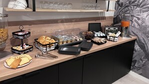 A breakfast buffet with various food items and utensils. - Hôtel Le Ponson (Aubenas)