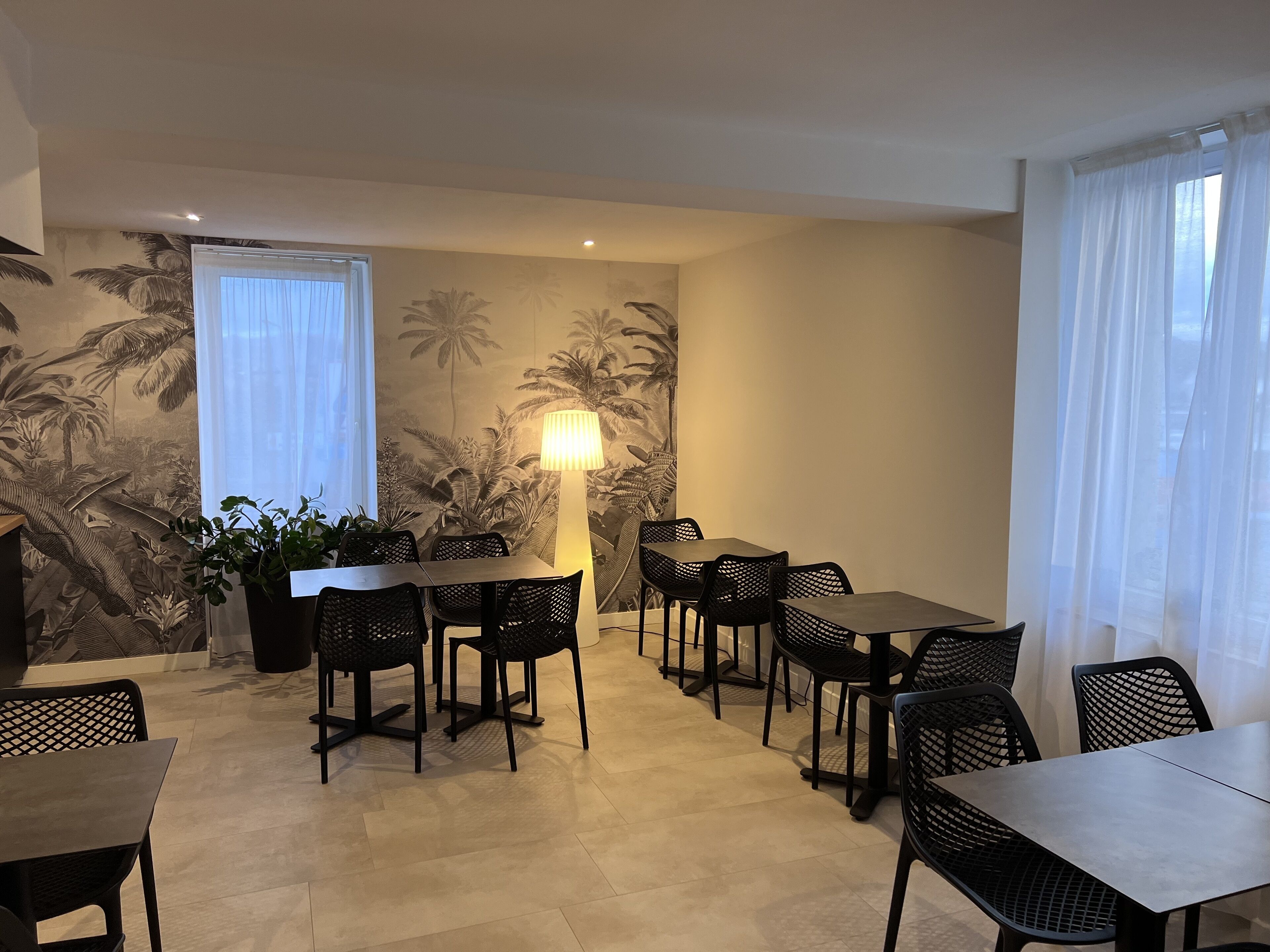 daily continental breakfast (eur 7 per person)