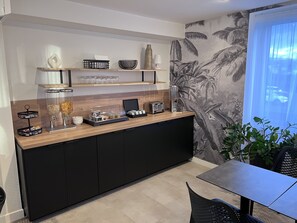 Sarapan Eropah setiap hari (EUR 9 seorang) 