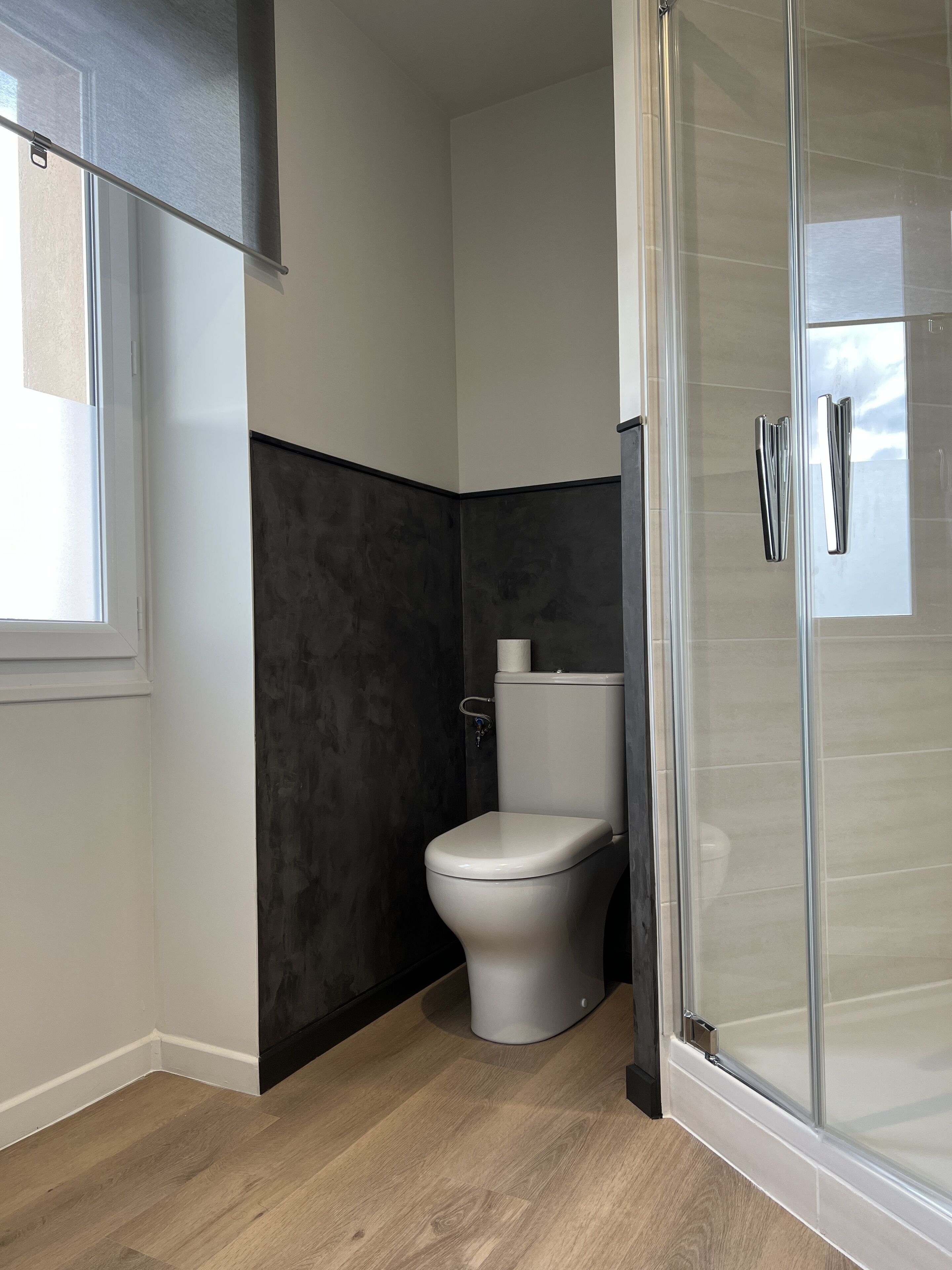 comfort double room | bathroom | shower, free toiletries, hair dryer, towels