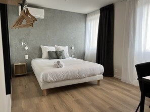 Comfort Triple Room | Meja, kalis bunyi, Wi-fi percuma, cadar katil 