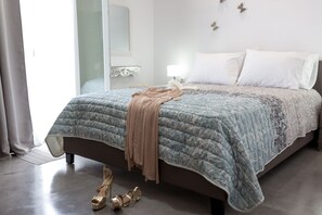 Villa | 1 bedroom, premium bedding, soundproofing, iron/ironing board - Villa Plaisir (Santorini)