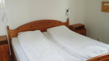 StrykjÀrn/strykbrÀda, gratis wi-fi och sÀngklÀder