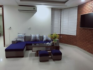 Lobby sitting area - Sky Halong Hotel (Ha Long)