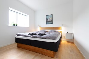 Apartment, 2 Schlafzimmer | Verdunkelungsvorhänge, schallisolierte Zimmer, Bügeleisen/Bügelbrett