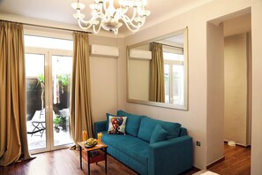 Living area - My Athens House (Athens)