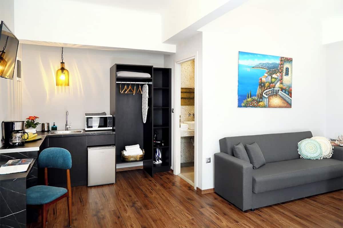 1 bedroom, individually decorated, individually furnished, soundproofing