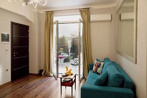 Living area - My Athens House (Athens)