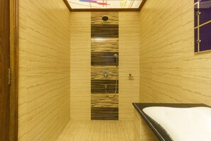 Comfort huis, 4 slaapkamers, privézwembad | Badkamer | Een douche, een regendouche, gratis toiletartikelen