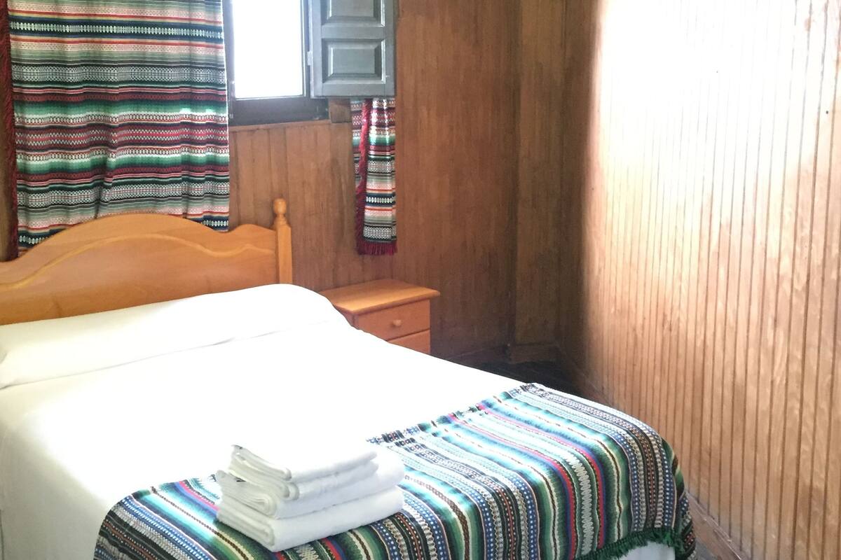 Casa tradicional (Alpujarrena II) | 1 dormitorio, ropa de cama de alta calidad, cortinas opacas
