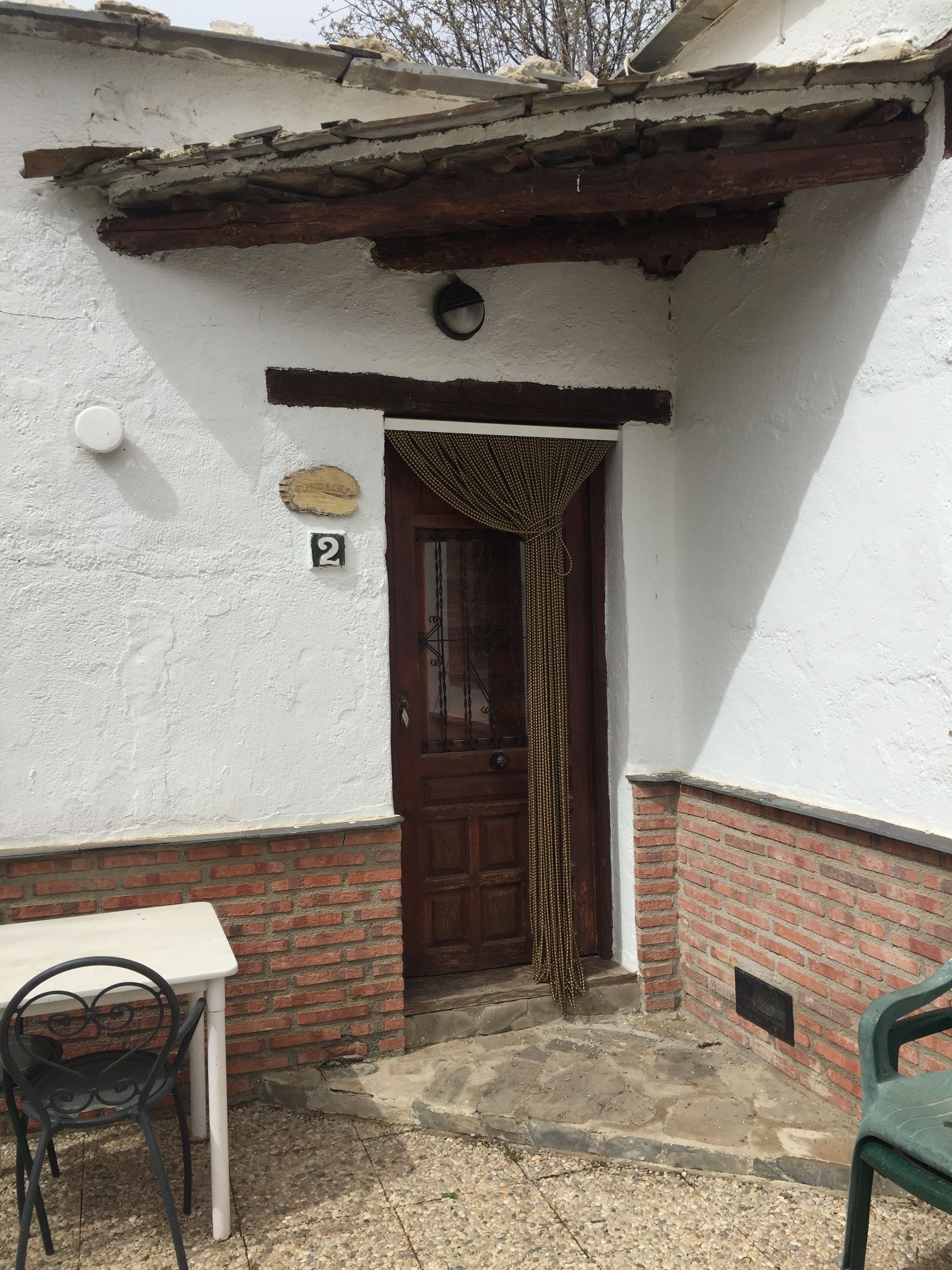 Eenvoudige bungalow, 2 eenpersoonsbedden, open haard, tuin | 1 slaapkamer, luxe beddengoed, verduisterende gordijnen, gratis wifi