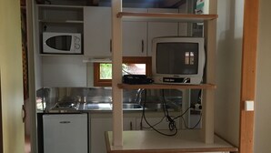 Cabaña familiar, varias camas, terraza, junto a la montaña | Servicio de la habitación
