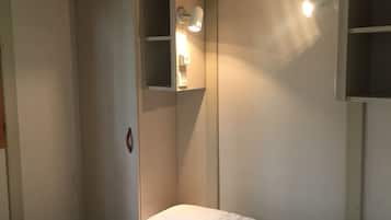 Cabaña familiar, varias camas, terraza, junto a la montaña | 1 dormitorio, ropa de cama de alta calidad, cortinas opacas