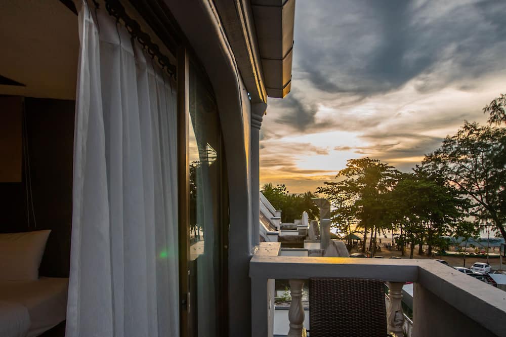 Big Boys' Bed & Burger
